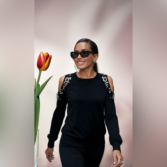 New York & Company Black Cold Shoulder Top - Picture 8 of 10